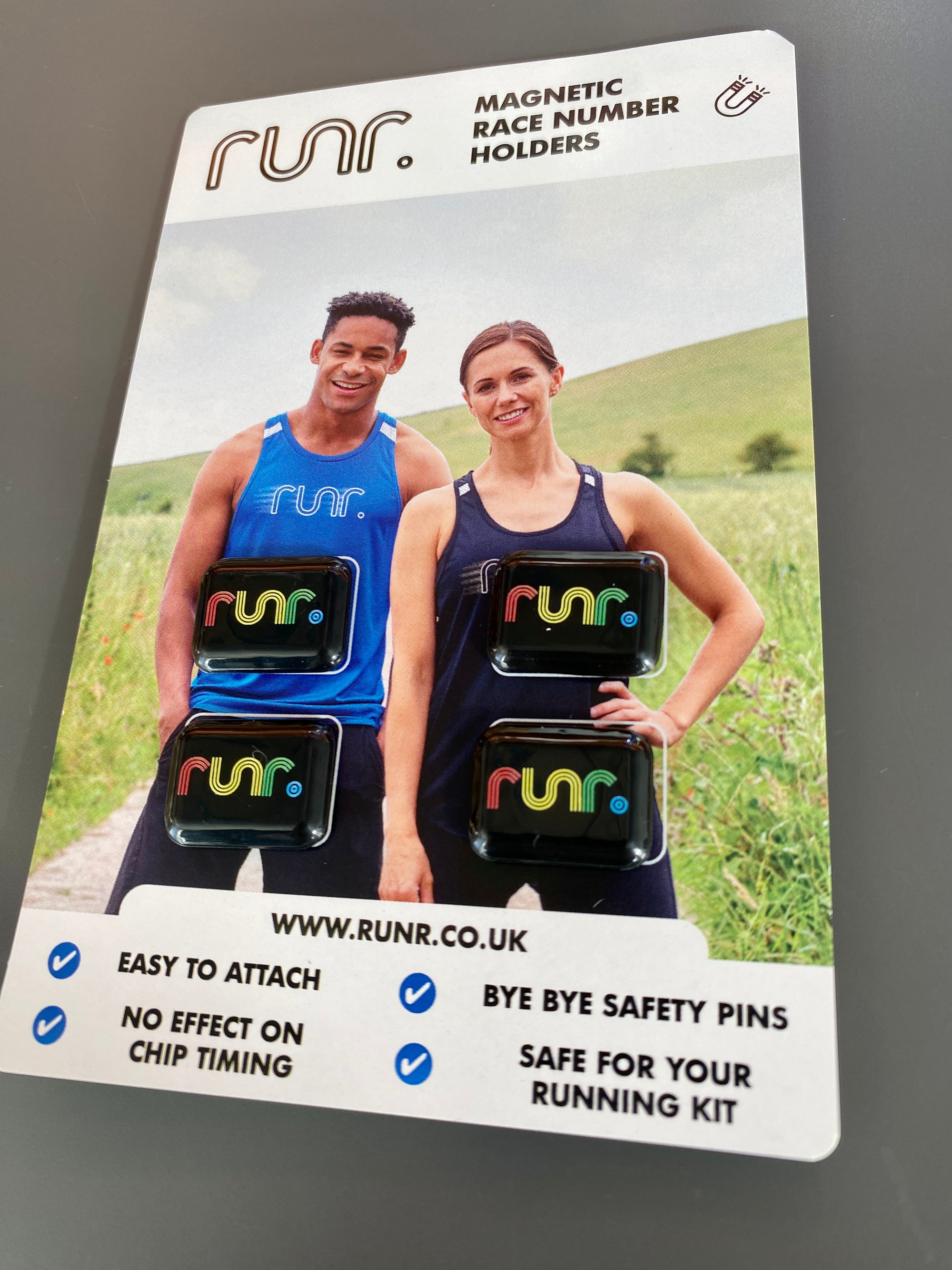 Runr 80's Technical Running Hat & 80's Race Magnets Bundle