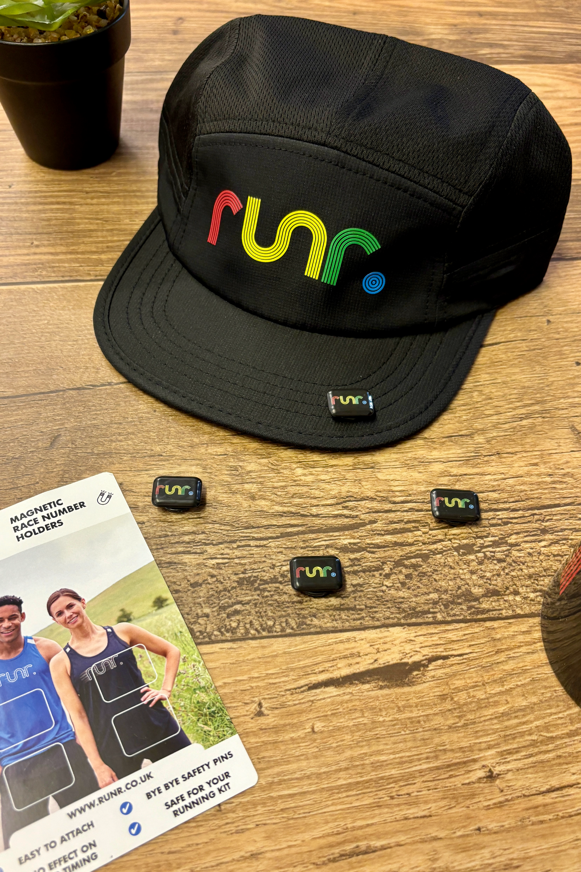 Runr 80's Technical Running Hat & 80's Race Magnets Bundle