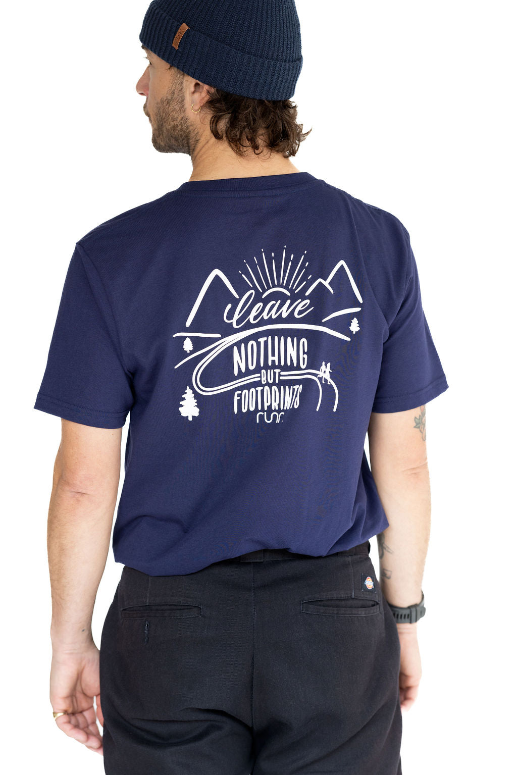 Men's Classic Leave Nothing But Footprints Runr T-Shirt in Navy