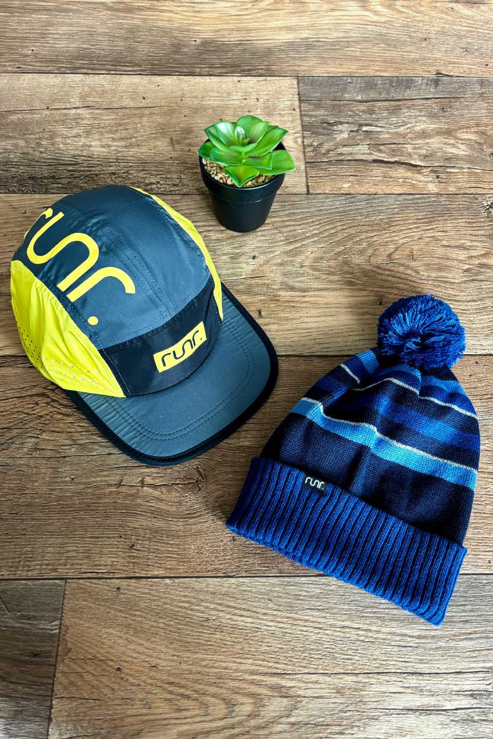 Runr Seoul Technical Running Hat & Meribel Running Bobble Hat Bundle