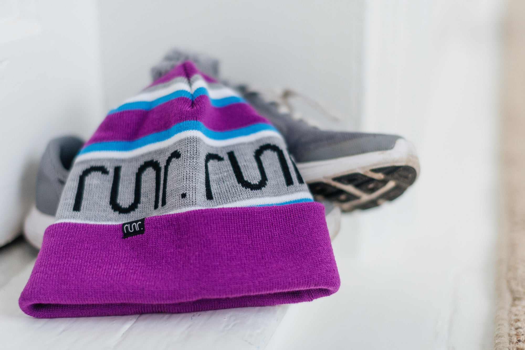 Runr Nordic Bobble Hat - Magenta